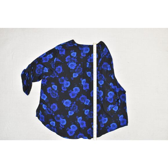 Torrid Harper Plus Size 4 Blouse Black Blue Rose Floral V-Neck 3/4 Sleeve Top - Picture 6 of 8